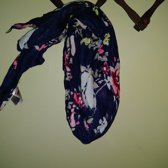 Scarf - Picture 1 of 1